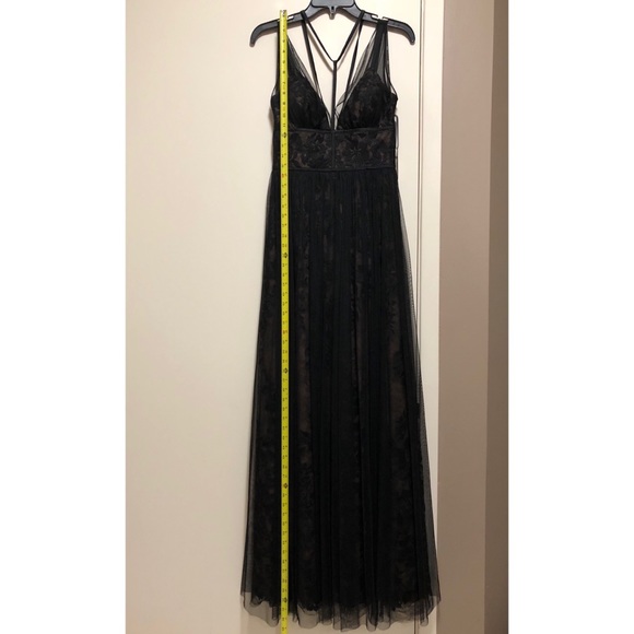Vera Wang Black & Nude Lace-Layer Sleeveless Gown - Picture 3 of 8